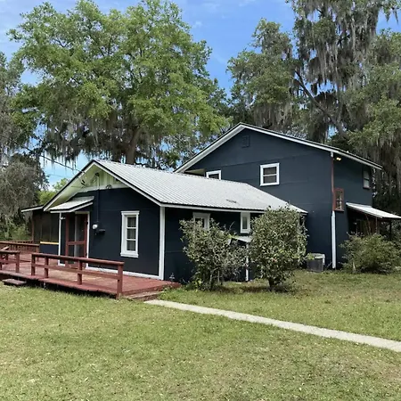 Peaceful Family Lake House